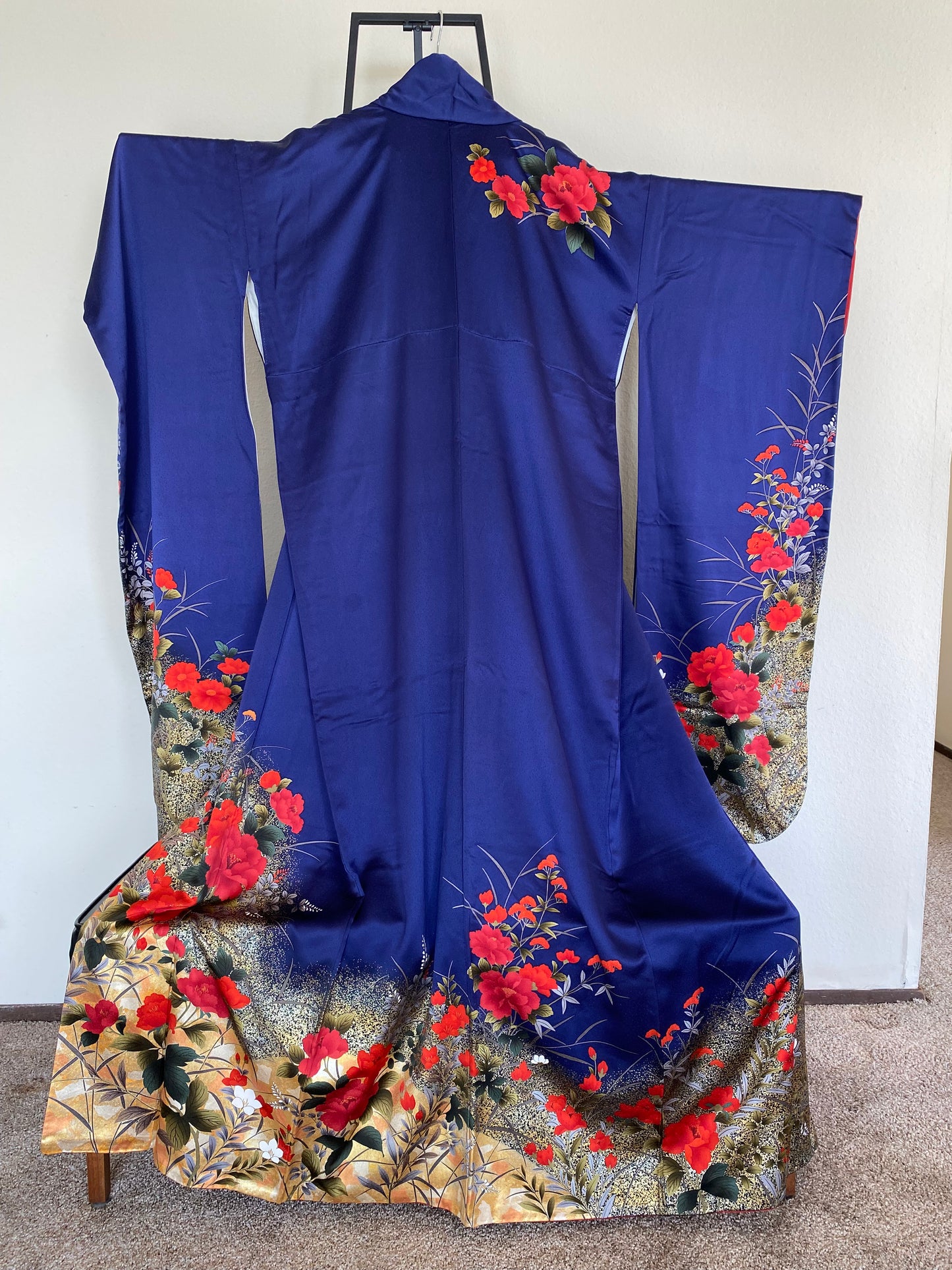 Vintage 100% Silk Kimono – Deep Indigo with Scarlet Peonies & Gold Foliage