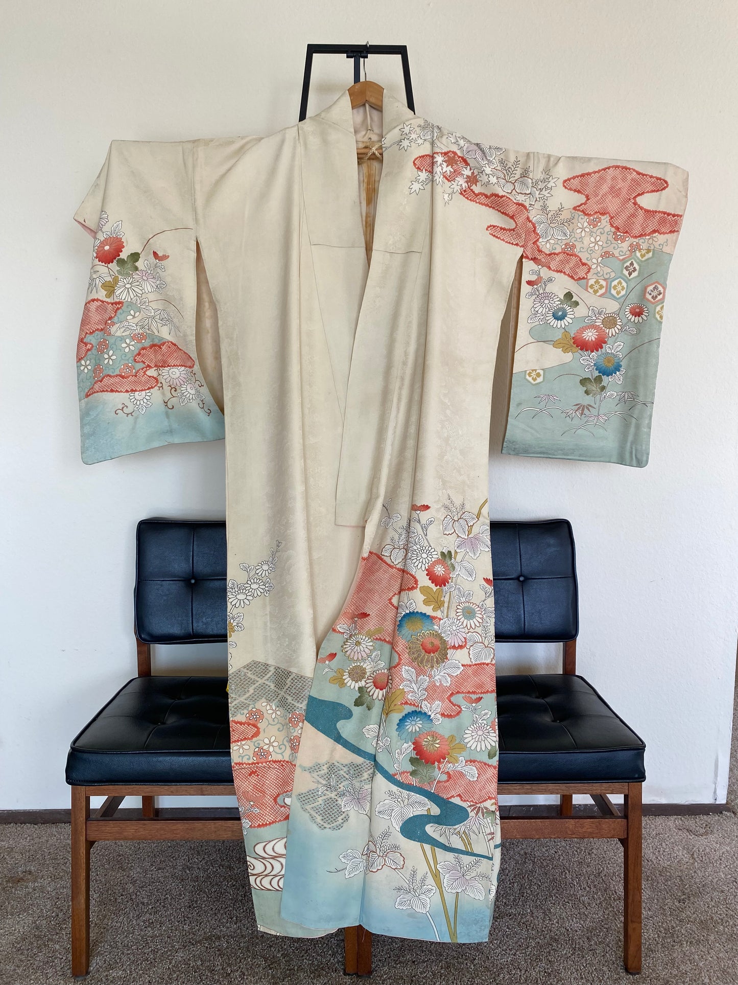 Vintage 100% Silk Kimono – Ivory with Misty Pines & Chrysanthemum Stream