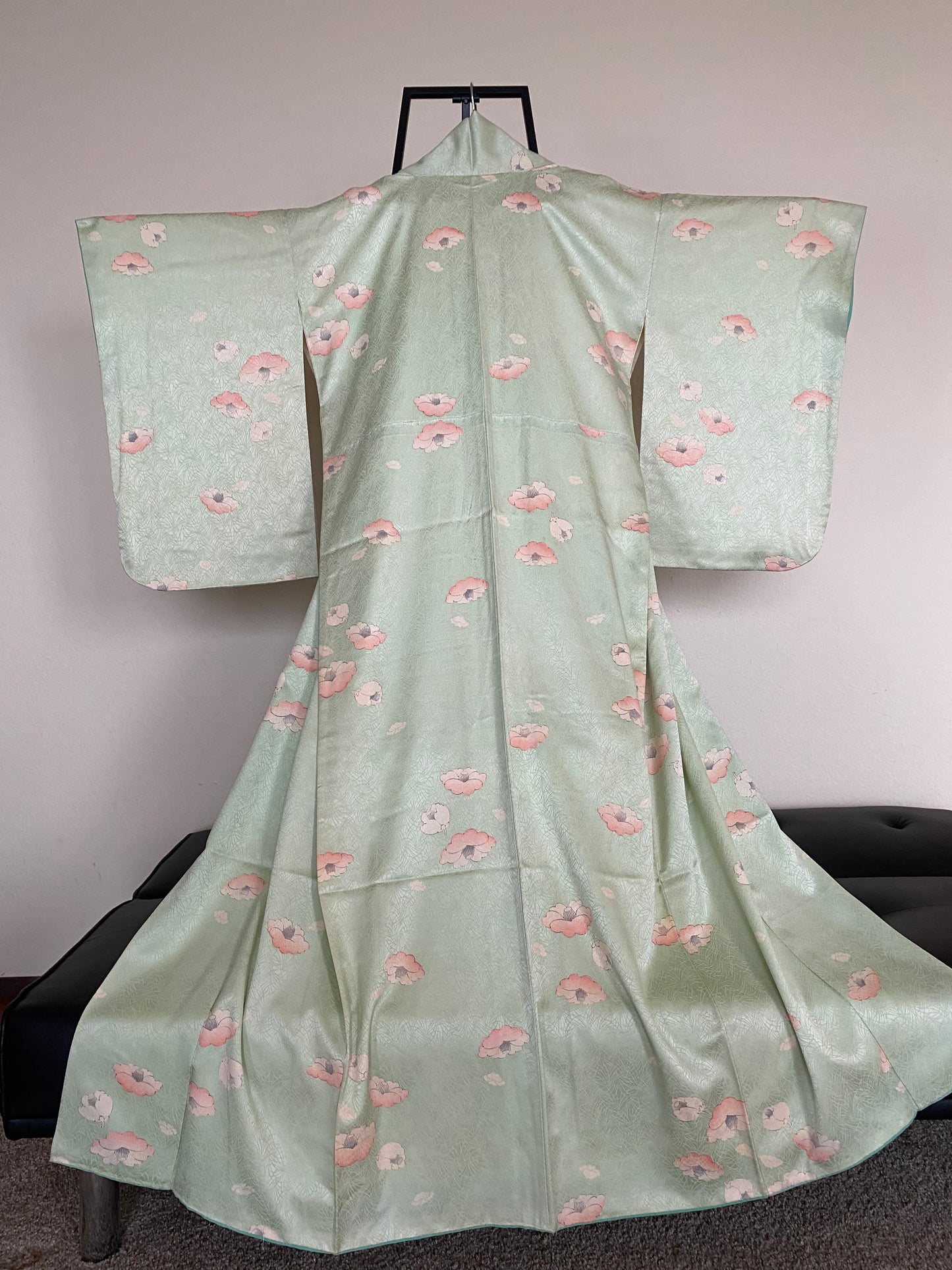 Vintage Mint Green Kimono – Soft Pink Floral Pattern | 100% Silk