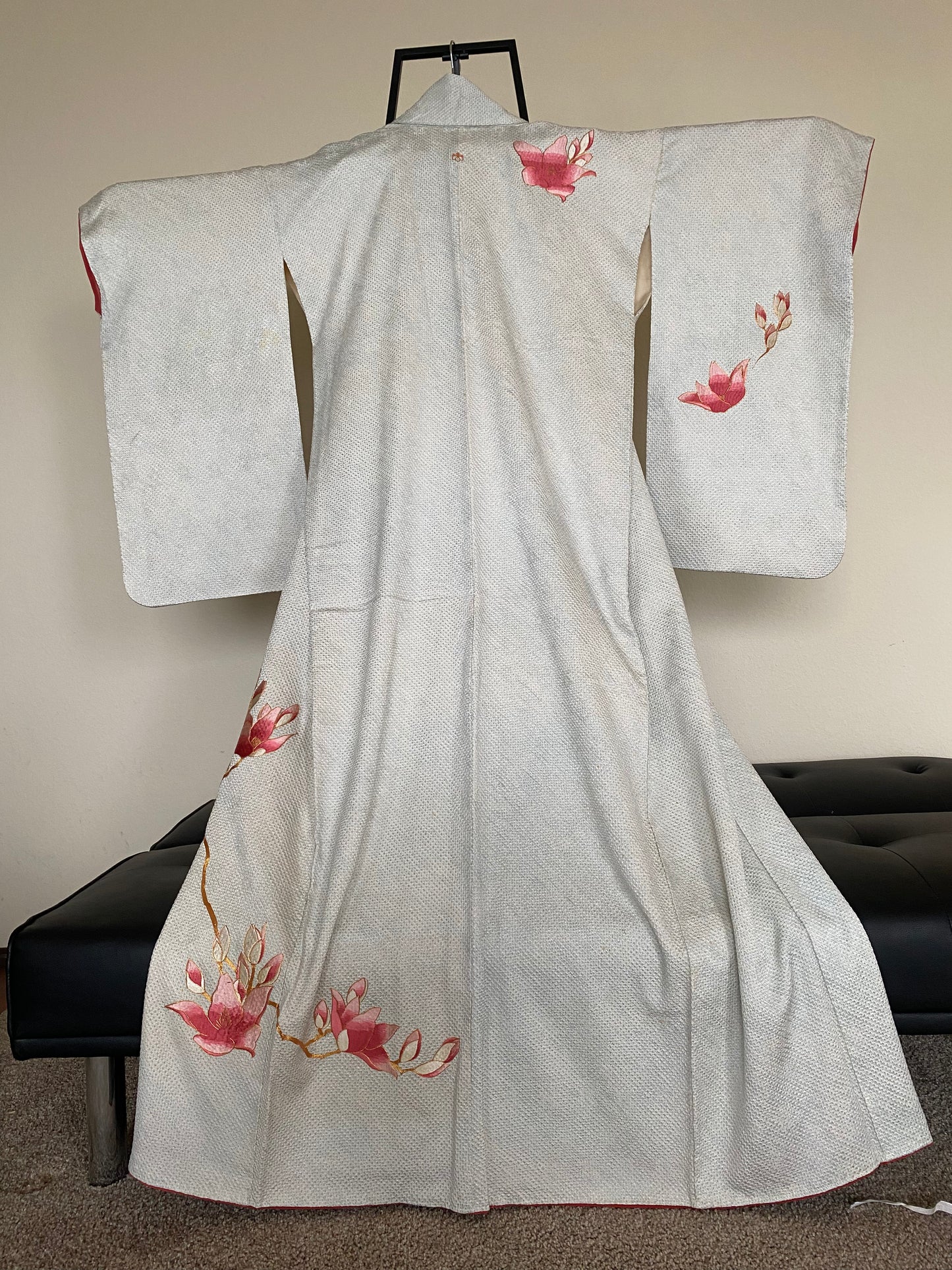 Vintage 100% Silk Kimono – White with Hand-Painted Pink Magnolia Blossoms