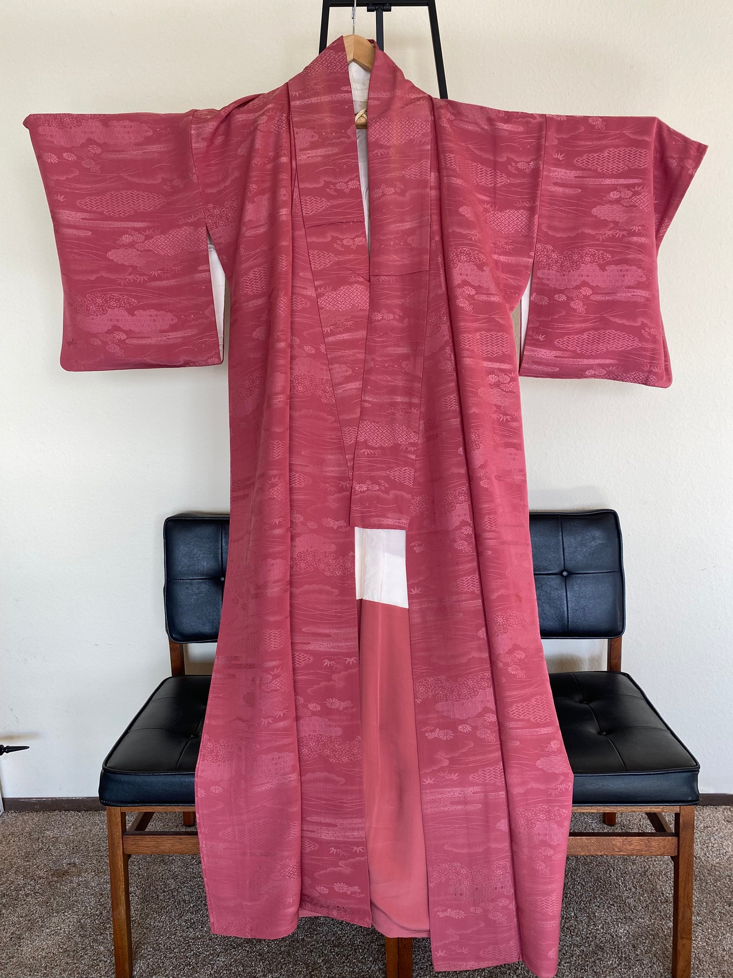 Vintage 100% Silk Kimono – Rose Pink Textured Botanical Stripe Pattern