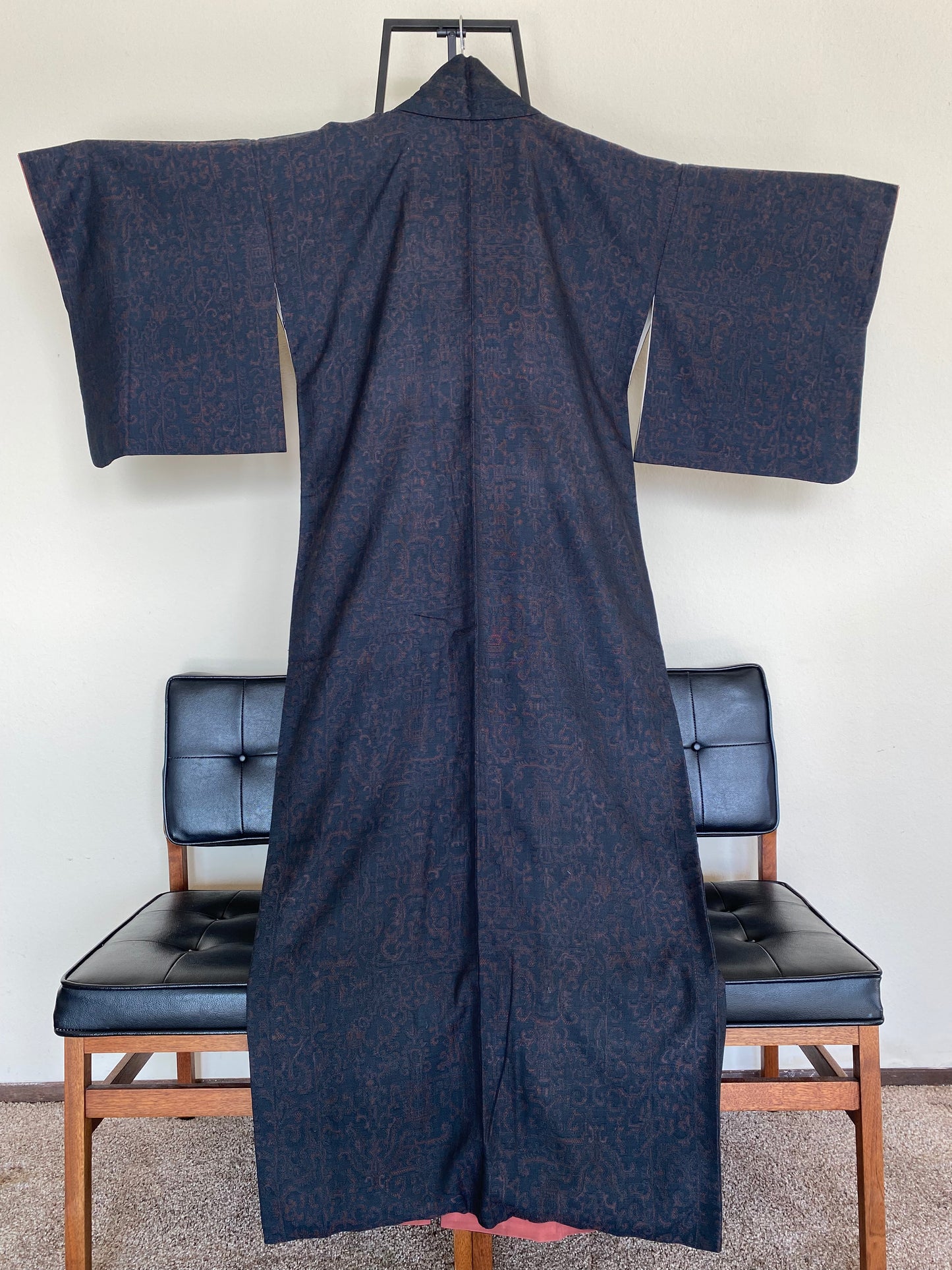 Vintage Deep Indigo Kimono – Subtle Woven Crest Pattern | 100% Silk