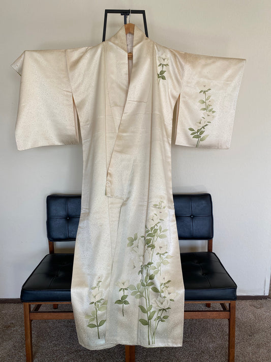 Vintage 100% Silk Kimono – Cream with White Blossoms & Sage Leaves