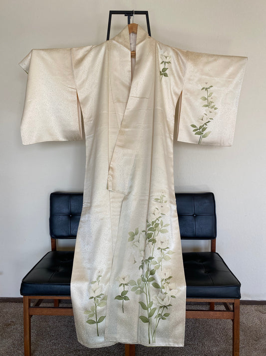 Vintage 100% Silk Kimono – Cream with White Blossoms & Sage Leaves