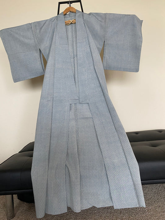 Vintage 100% Silk Kimono – Soft Blue with Subtle Wave Pattern