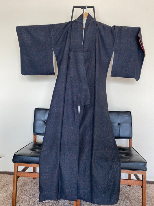 Vintage Deep Indigo Kimono – Subtle Woven Crest Pattern | 100% Silk